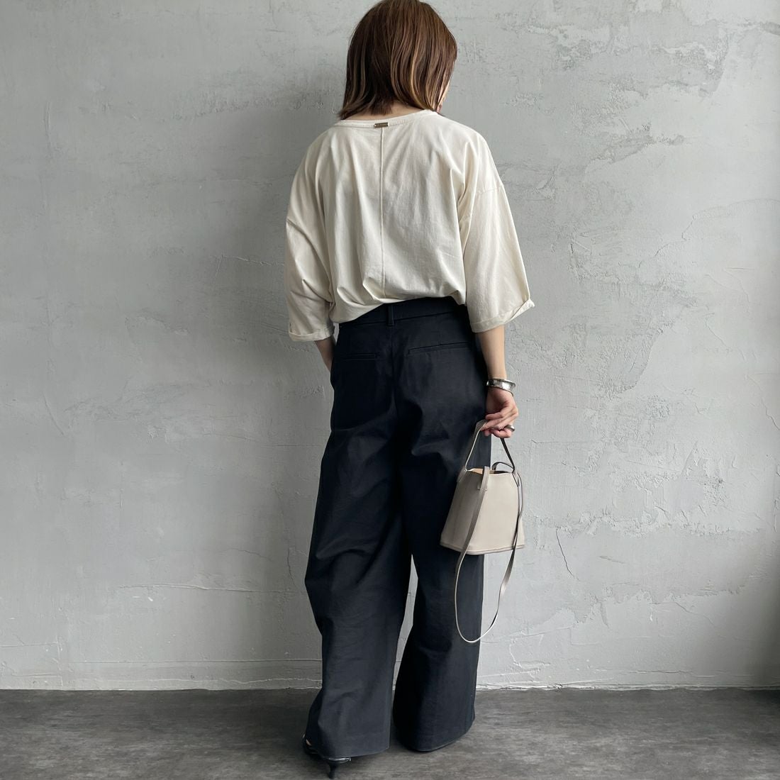 MICA&DEAL [マイカアンドディール] MOUNT NELSON プリントプルオーバー [0125309216] L/BEIGE &&モデル身長：158cm 着用サイズ：F&&