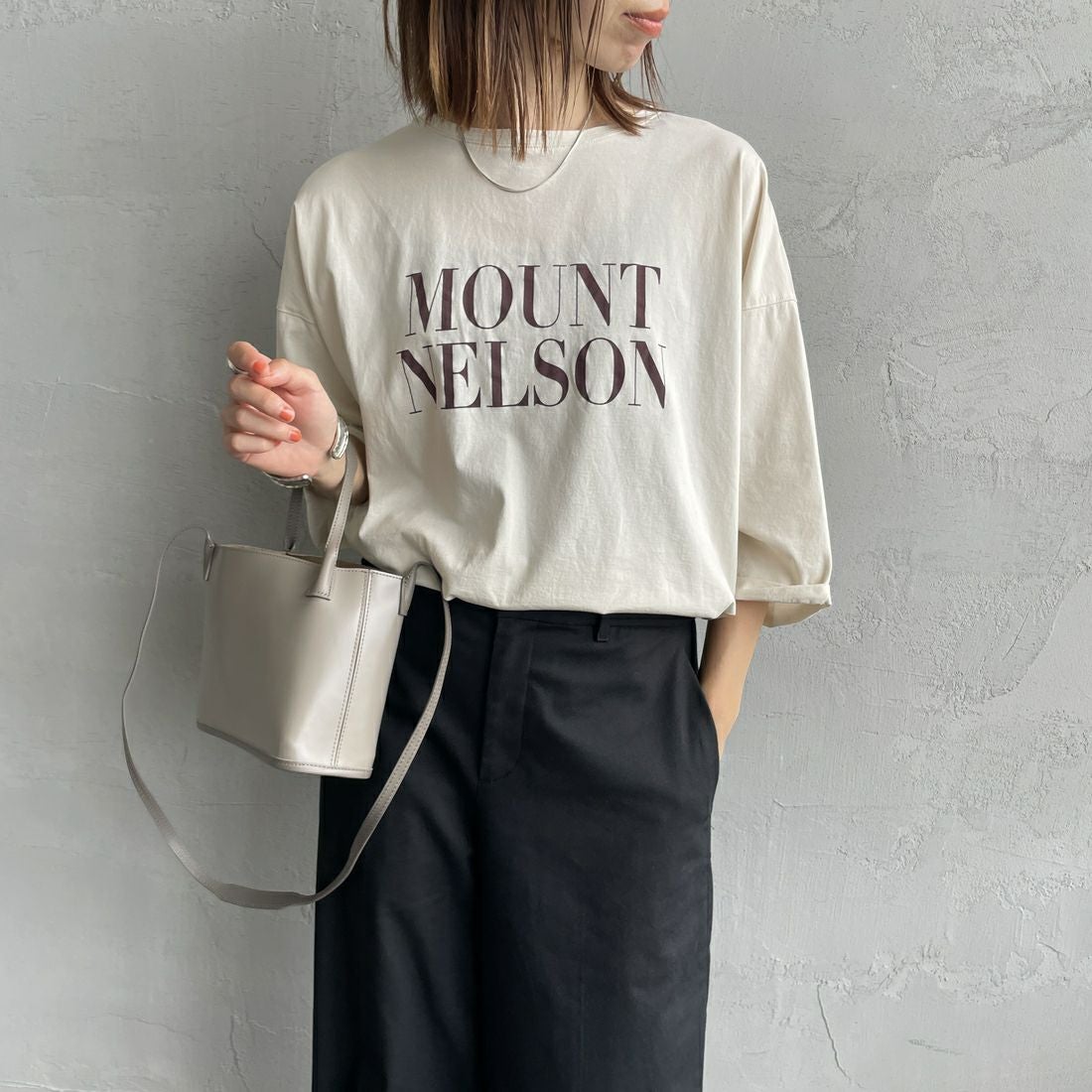 MICA&DEAL [マイカアンドディール] MOUNT NELSON プリントプルオーバー [0125309216] L/BEIGE &&モデル身長：158cm 着用サイズ：F&&