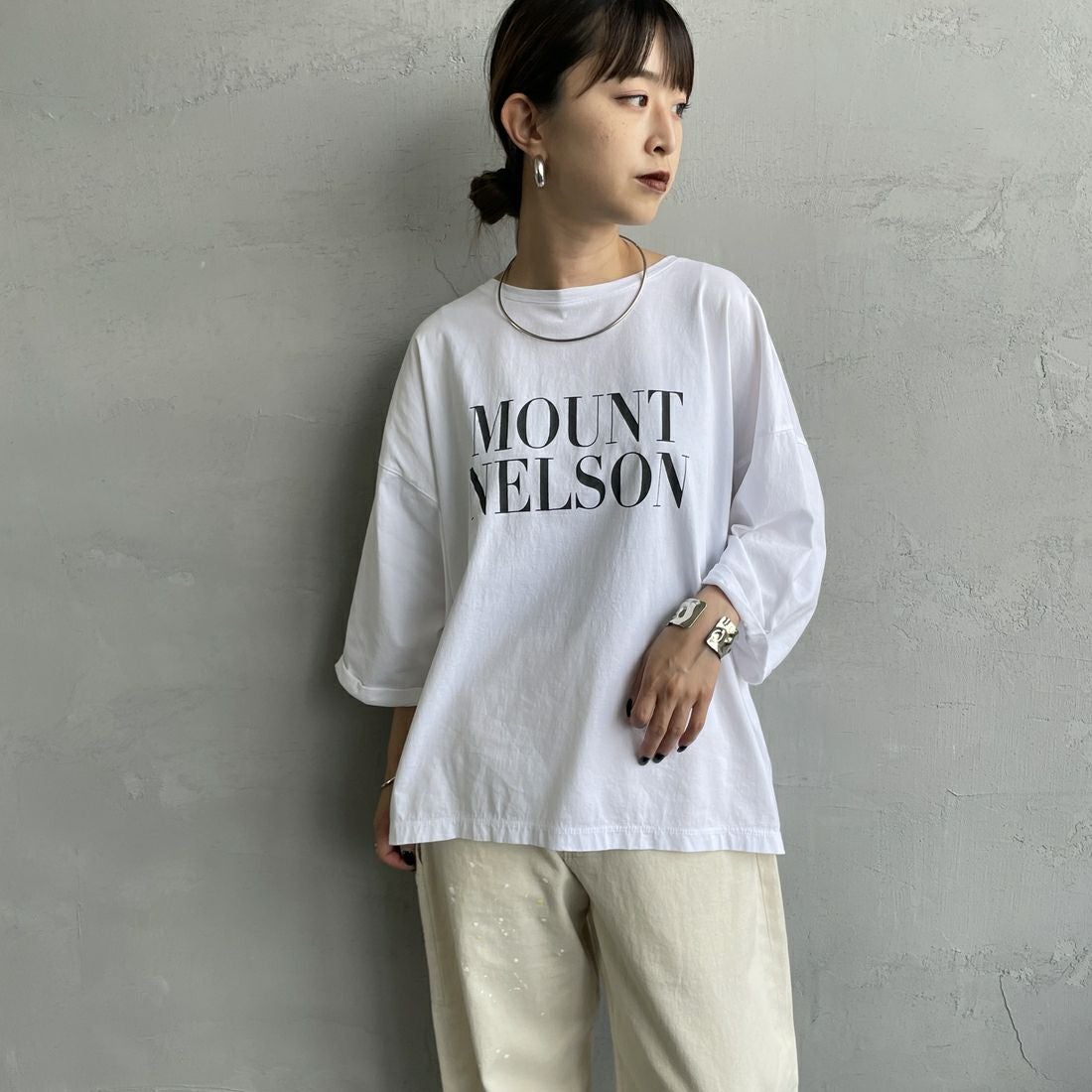 MICA&DEAL [マイカアンドディール] MOUNT NELSON プリントプルオーバー [0125309216] WHITE &&モデル身長：150cm 着用サイズ：F&&