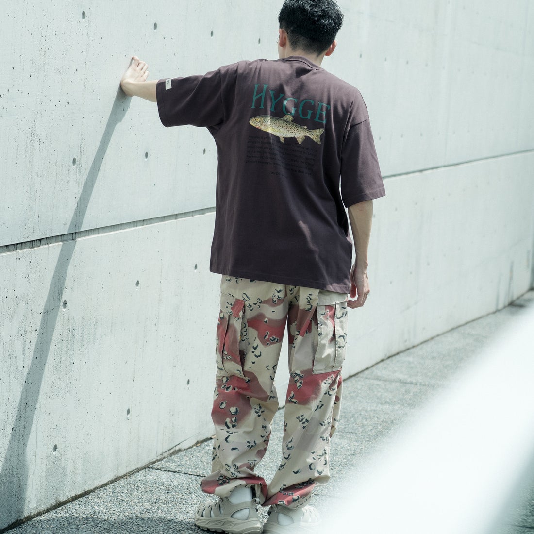 NORDISK [ノルディスク] 別注 HYGGE フィッシュバックプリントTシャツ [NU11502-JF] BROWN &&モデル身長：168cm 着用サイズ：48&&