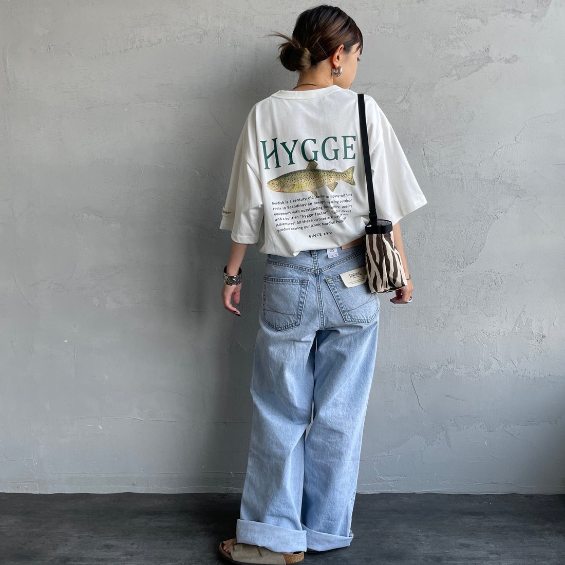 NORDISK [ノルディスク] 別注 HYGGE フィッシュバックプリントTシャツ [NU11502-JF] WHITE &&モデル身長：150cm 着用サイズ：44&&