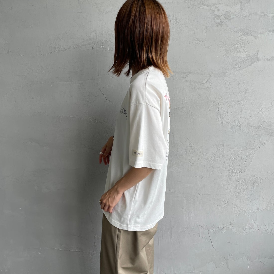 NORDISK [ノルディスク] 別注 HYGGE シカバックプリントTシャツ [NU11503-JF] WHITE &&モデル身長：158cm 着用サイズ：44&&