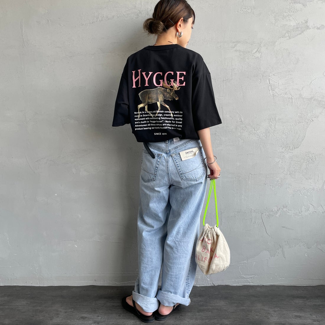 NORDISK [ノルディスク] 別注 HYGGE シカバックプリントTシャツ [NU11503-JF] BLACK &&モデル身長：150cm 着用サイズ：44&&