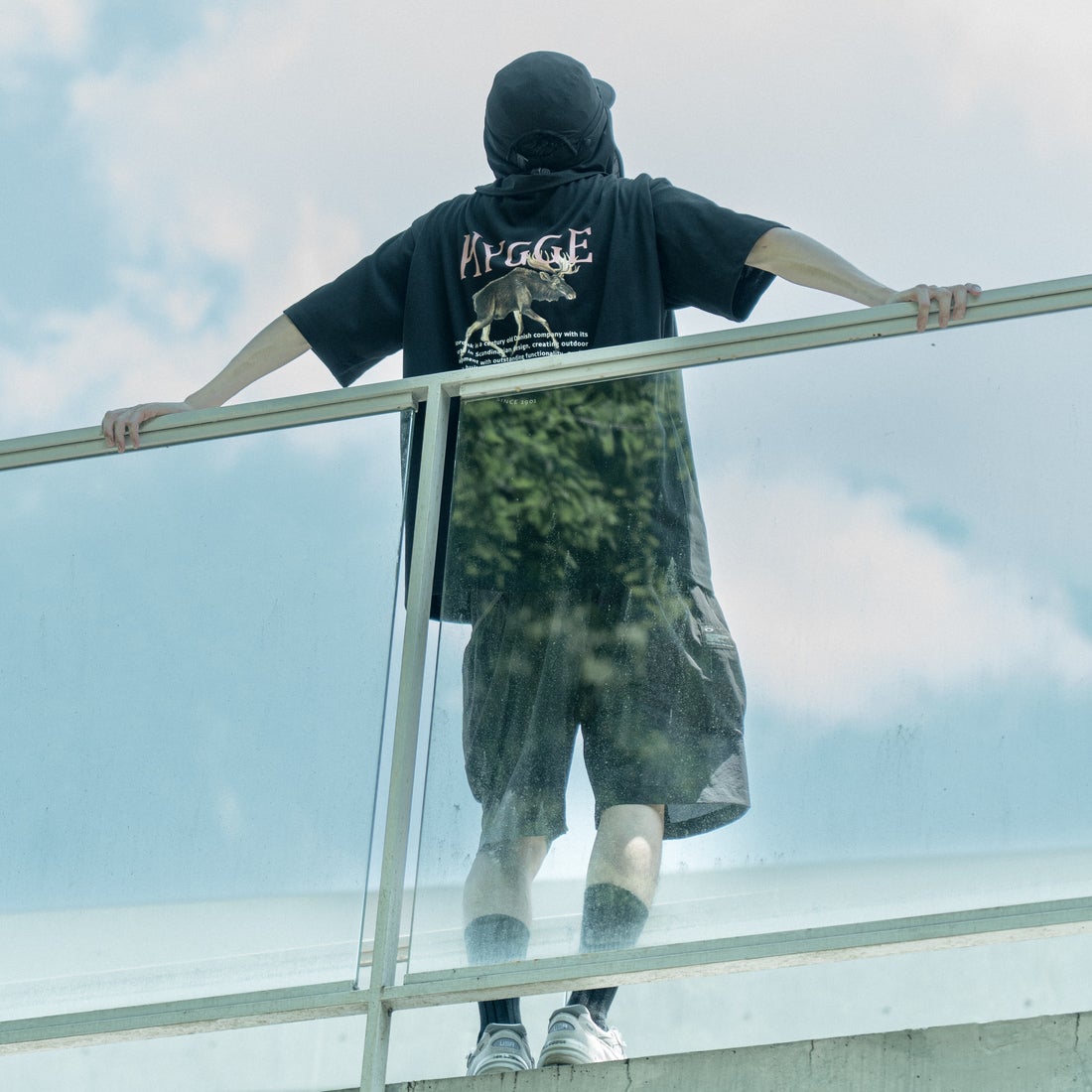 NORDISK [ノルディスク] 別注 HYGGE シカバックプリントTシャツ [NU11503-JF] BLACK &&モデル身長：168cm 着用サイズ：48&&