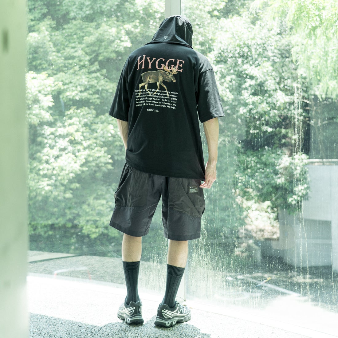 NORDISK [ノルディスク] 別注 HYGGE シカバックプリントTシャツ [NU11503-JF] BLACK &&モデル身長：168cm 着用サイズ：48&&