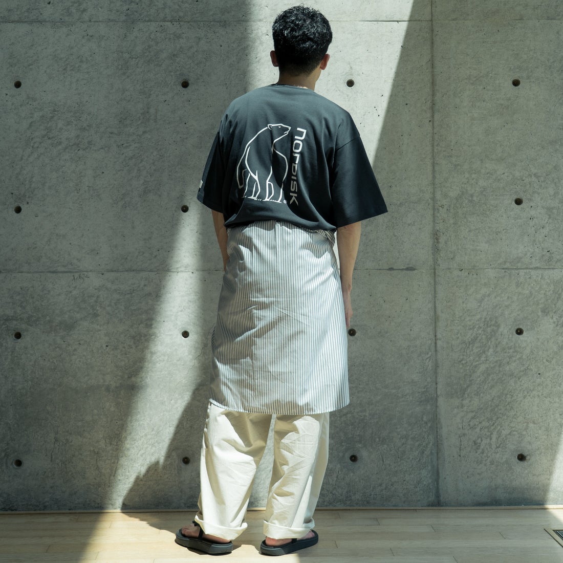 NORDISK [ノルディスク] 別注 バックロゴプリントTシャツ [NU11504-JF] CHARCOAL &&モデル身長：168cm 着用サイズ：48&&