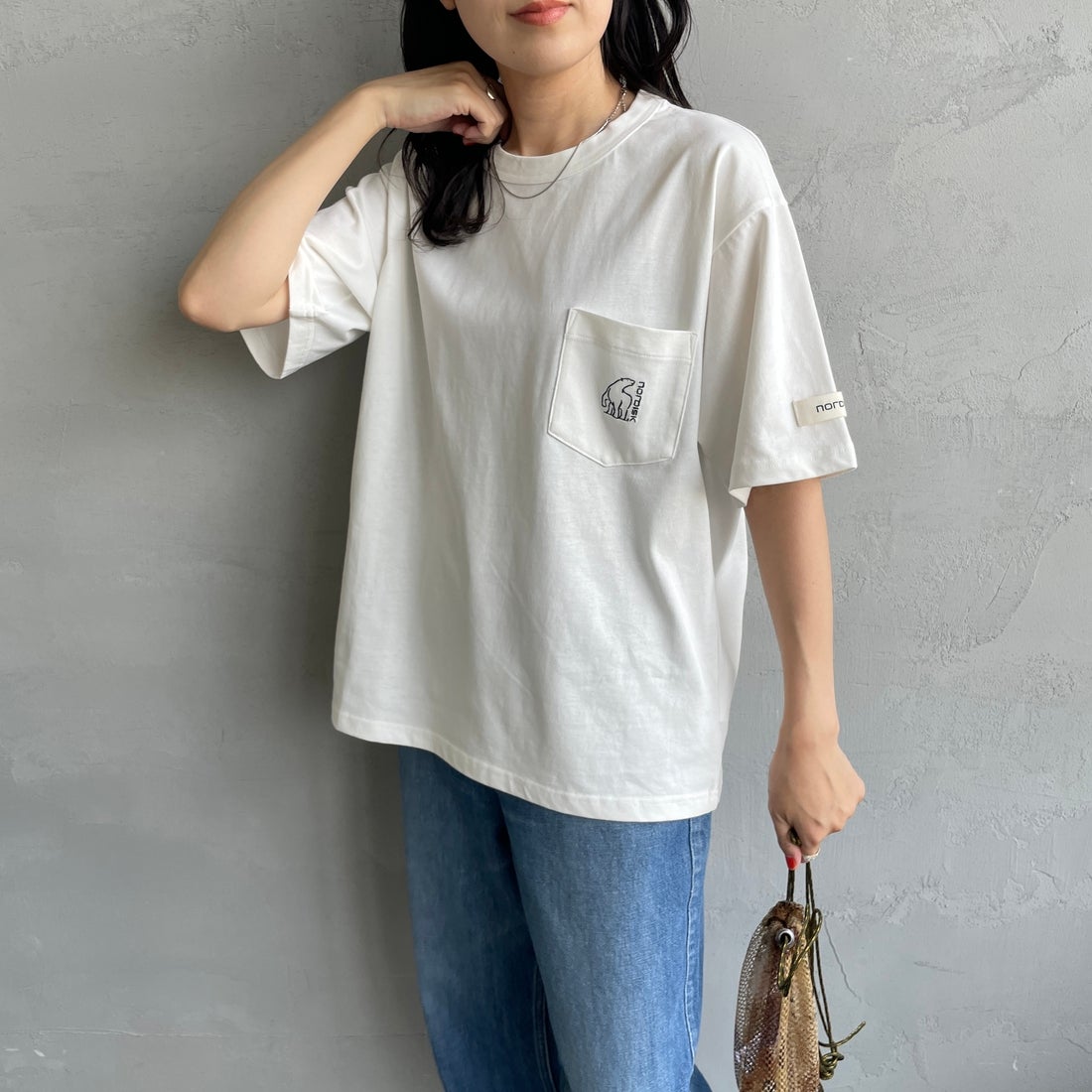 NORDISK [ノルディスク] 別注 ワンポイントポケットTシャツ [NU11505-JF] WHITE &&モデル身長：160cm 着用サイズ：44&&