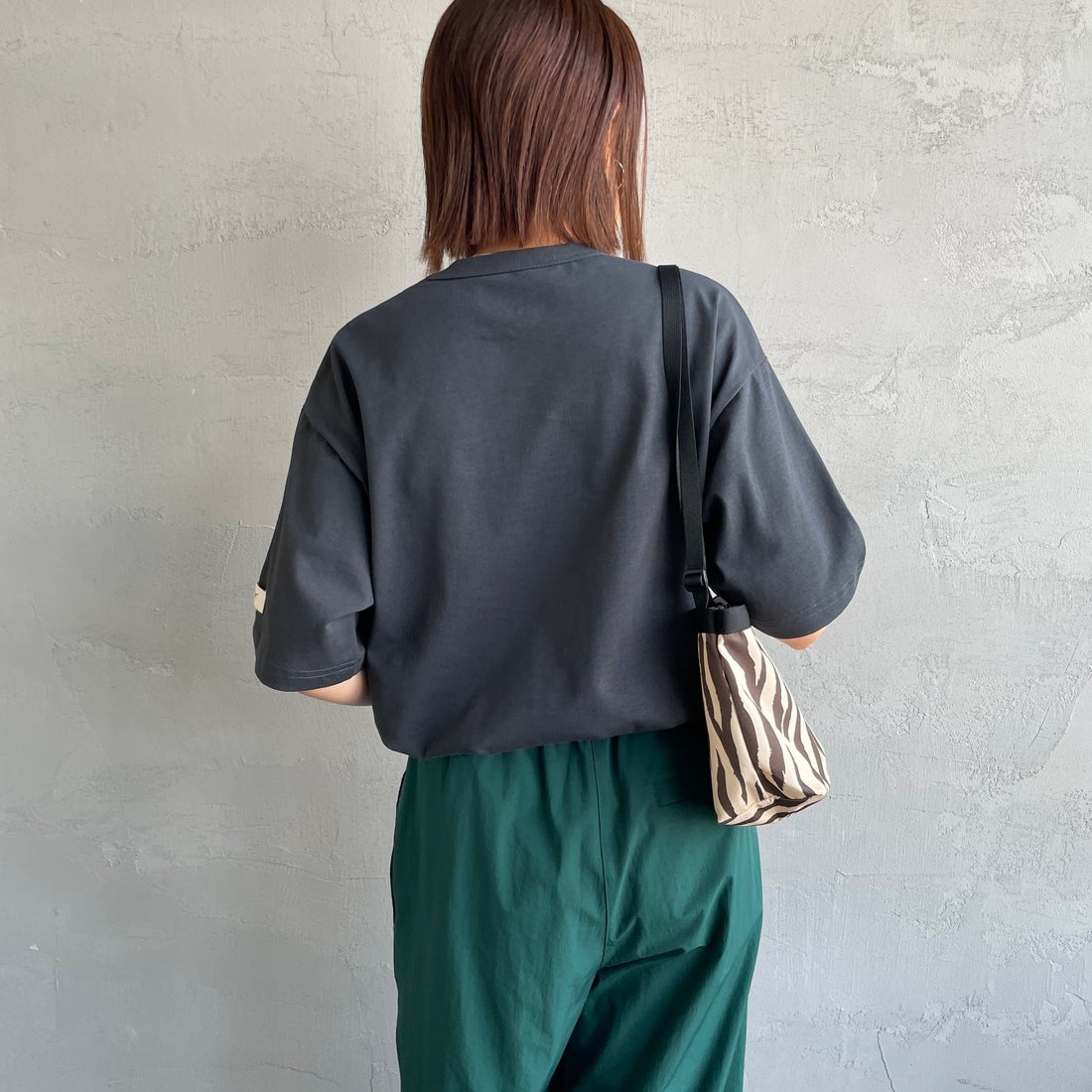 NORDISK [ノルディスク] 別注 ワンポイントポケットTシャツ [NU11505-JF] CHARCOAL &&モデル身長：159cm 着用サイズ：44&&