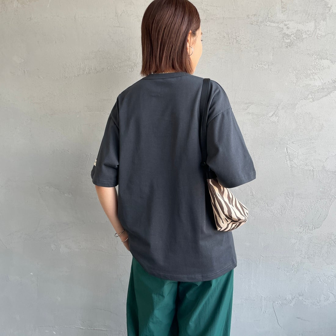 NORDISK [ノルディスク] 別注 ワンポイントポケットTシャツ [NU11505-JF] CHARCOAL &&モデル身長：159cm 着用サイズ：44&&