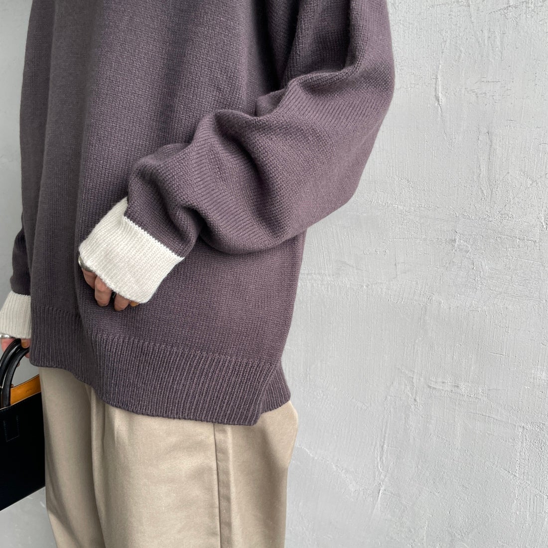 LOGAN Knitting Mills [ローガン ニッティング ミルズ] 別注 クルーネック 配色ジャガードロゴニット [LG-25FW28IN-JF] CHARCOAL &&モデル身長：158cm 着用サイズ：F&&