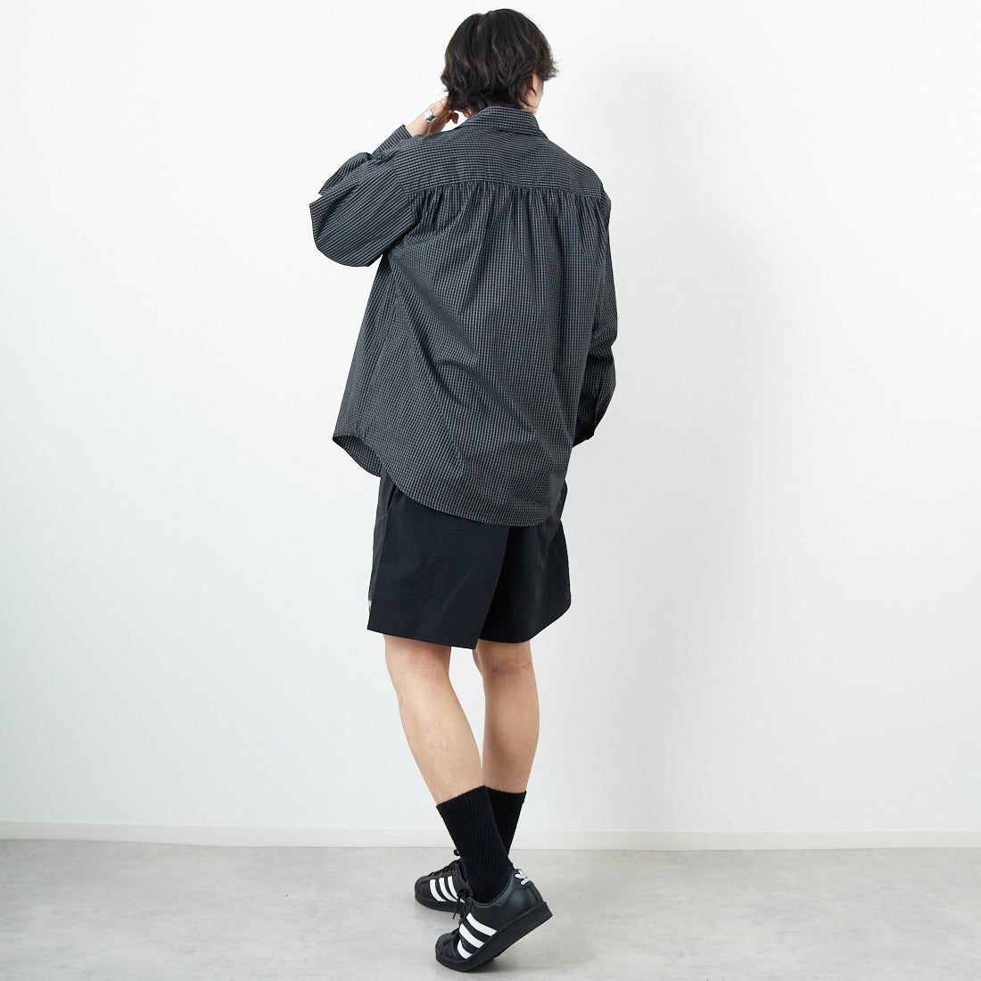VALTA [ヴァルタ] 別注 シャーリングシャツ [VA25SS3042B-JF] CH710 BLK &&モデル身長：179cm 着用サイズ：M&&