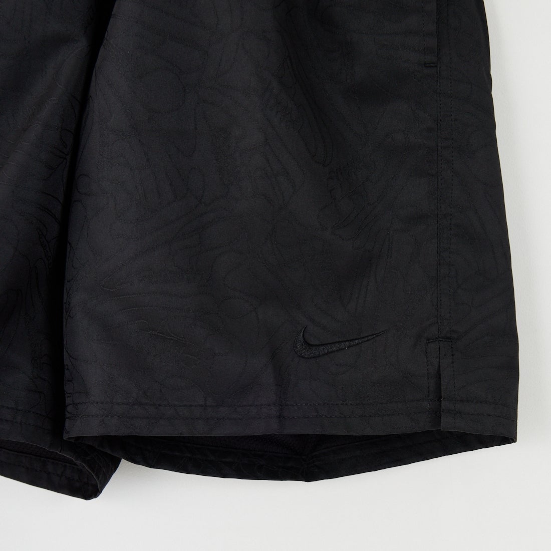 NIKE SWIM [ナイキスイム] スニーカーエンブロイデッド 7インチボレーショーツ [NESSF507] N001 ﾌﾞﾗｯｸ
