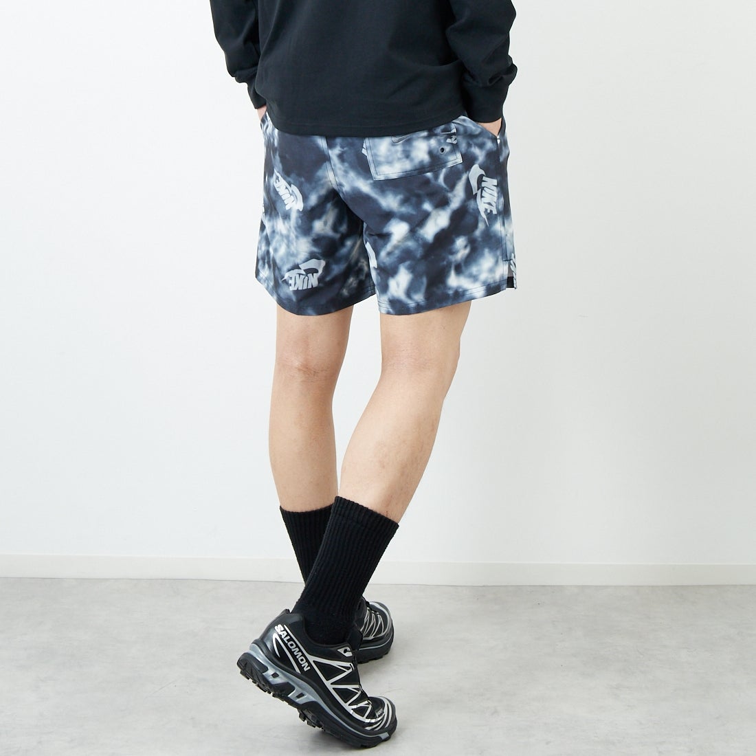 NIKE SWIM [ナイキスイム] タイダイカモプリント 7インチボレーショーツ [NESSF513] N054 ｳﾙﾌｸﾞ &&モデル身長：179cm 着用サイズ：L&&