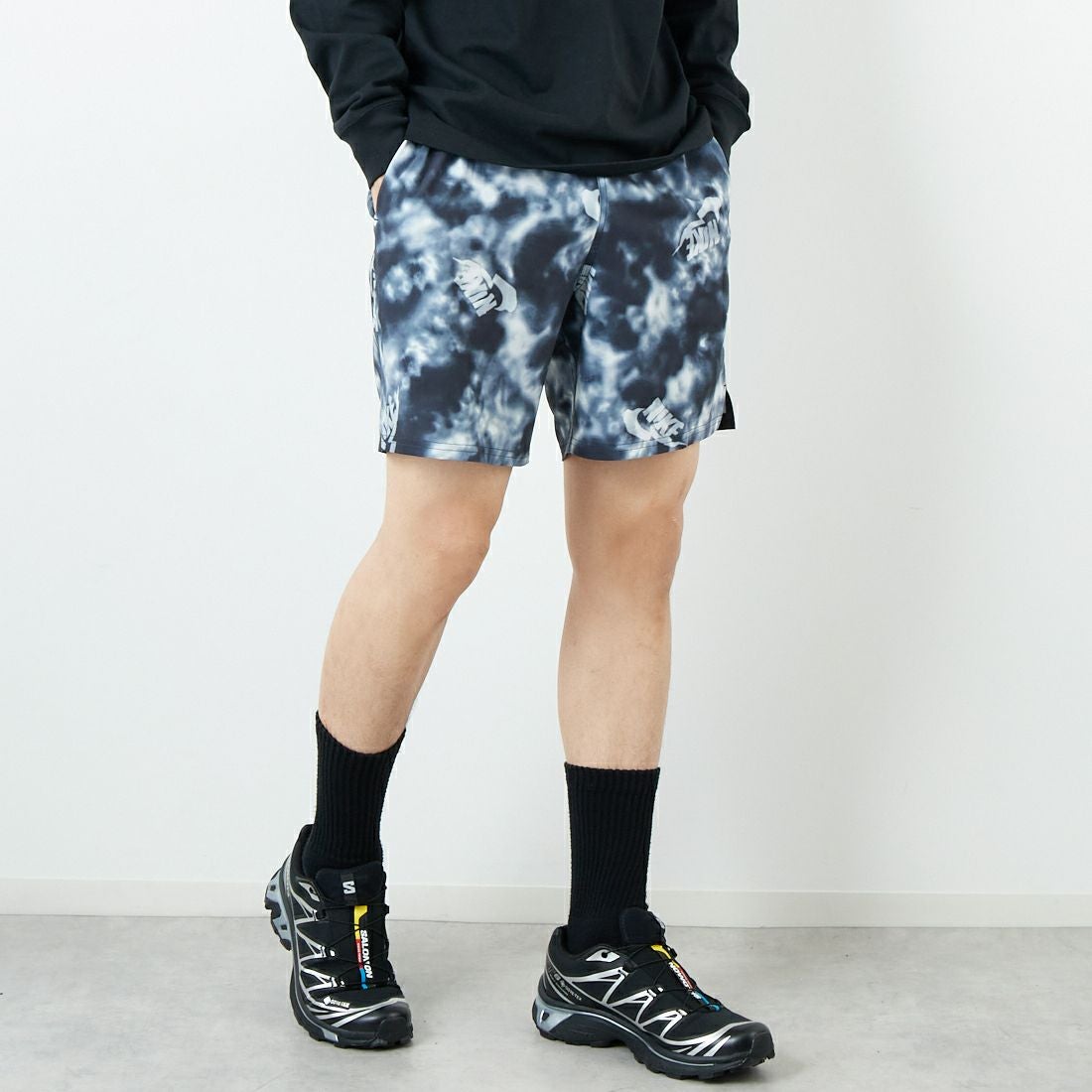 NIKE SWIM [ナイキスイム] タイダイカモプリント 7インチボレーショーツ [NESSF513] N054 ｳﾙﾌｸﾞ &&モデル身長：179cm 着用サイズ：L&&