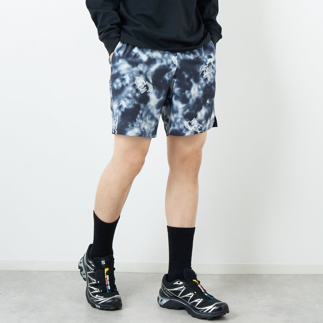 NIKE SWIM [ナイキスイム] タイダイカモプリント 7インチボレーショーツ [NESSF513] N054 ｳﾙﾌｸﾞ &&モデル身長：179cm 着用サイズ：L&&