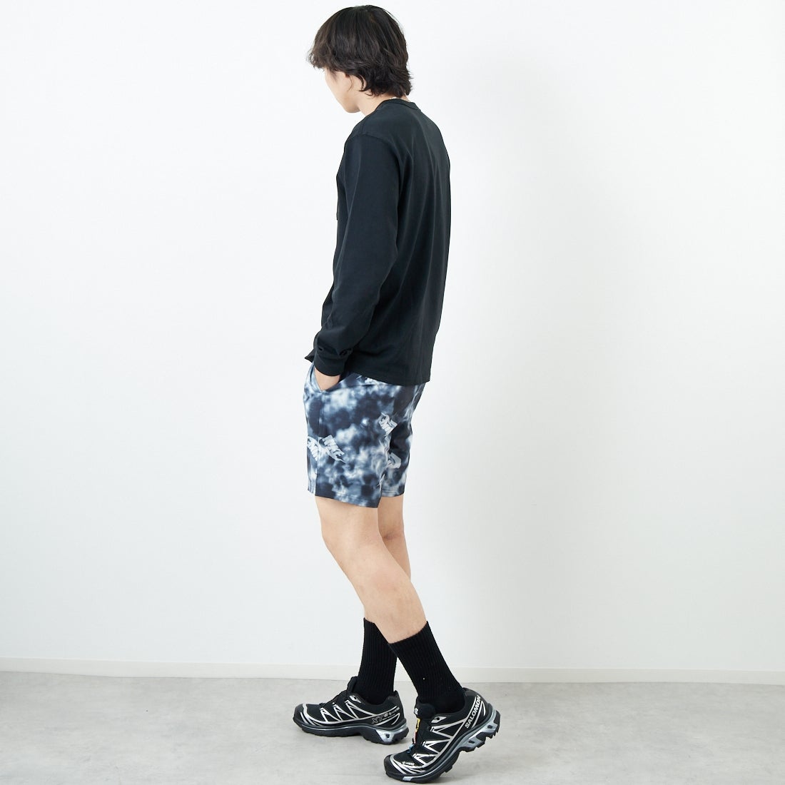NIKE SWIM [ナイキスイム] タイダイカモプリント 7インチボレーショーツ [NESSF513] N054 ｳﾙﾌｸﾞ &&モデル身長：179cm 着用サイズ：L&&