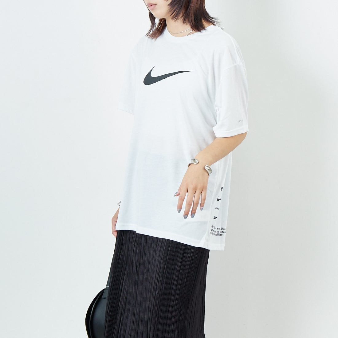 NIKE SWIM [ナイキスイム] コットンライク スニーカーボックスラッシュガード [NESSF523] N100 ﾎﾜｲﾄ &&モデル身長：167cm 着用サイズ：M&&