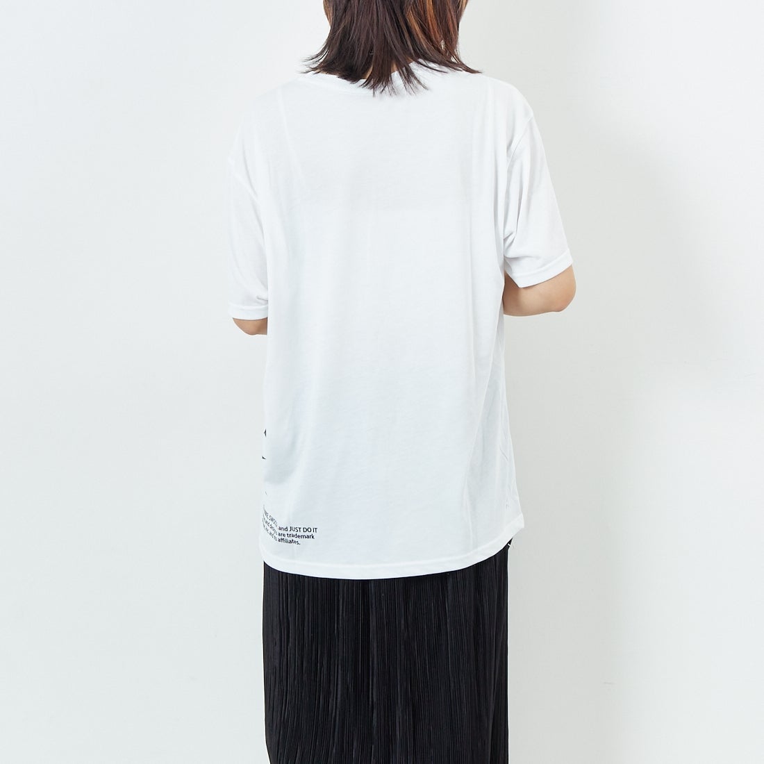 NIKE SWIM [ナイキスイム] コットンライク スニーカーボックスラッシュガード [NESSF523] N100 ﾎﾜｲﾄ &&モデル身長：167cm 着用サイズ：M&&