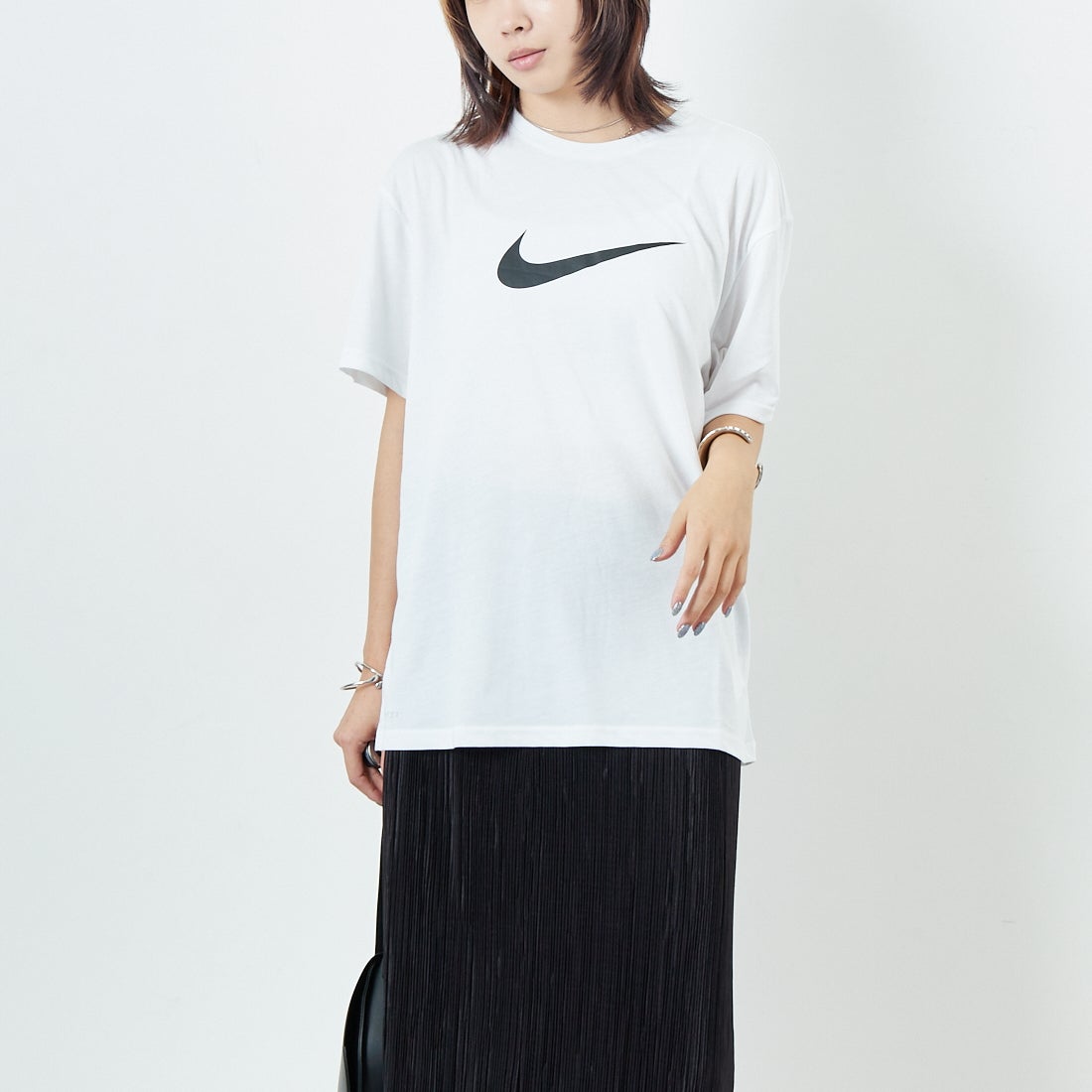 NIKE SWIM [ナイキスイム] コットンライク スニーカーボックスラッシュガード [NESSF523] N100 ﾎﾜｲﾄ &&モデル身長：167cm 着用サイズ：M&&