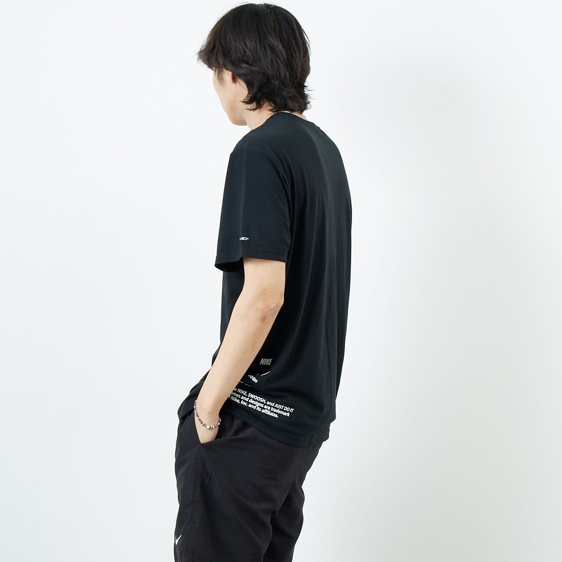 NIKE SWIM [ナイキスイム] コットンライク スニーカーボックスラッシュガード [NESSF523] N001 ﾌﾞﾗｯｸ &&モデル身長：179cm 着用サイズ：L&&