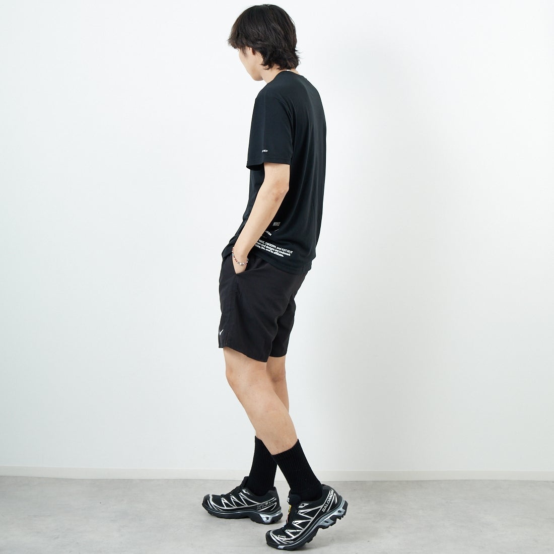 NIKE SWIM [ナイキスイム] コットンライク スニーカーボックスラッシュガード [NESSF523] N001 ﾌﾞﾗｯｸ &&モデル身長：179cm 着用サイズ：L&&