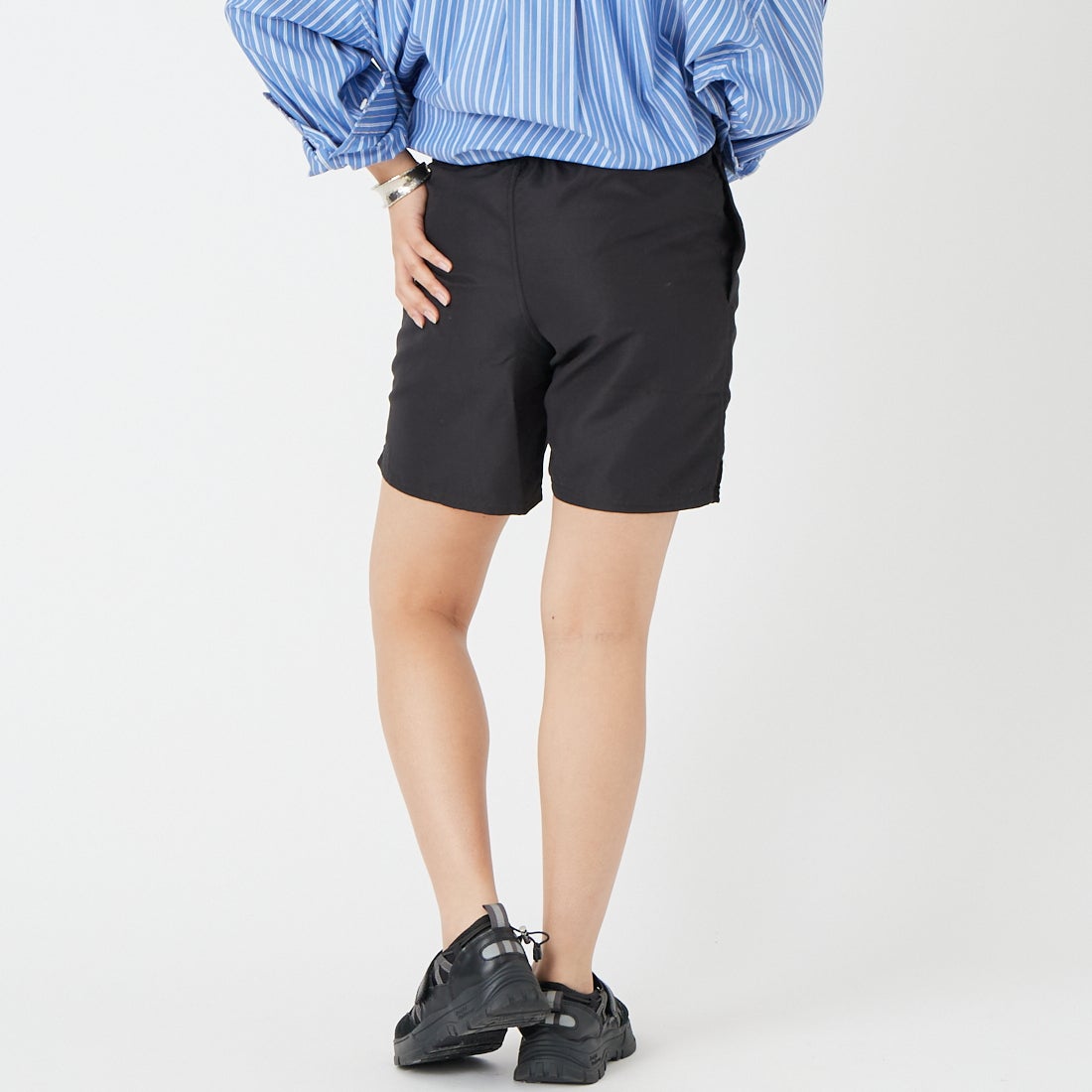 NIKE SWIM [ナイキスイム] ヒーロースタイル7インチボレーショーツ [NESSF559] N001 ﾌﾞﾗｯｸ &&モデル身長：162cm 着用サイズ：S&&