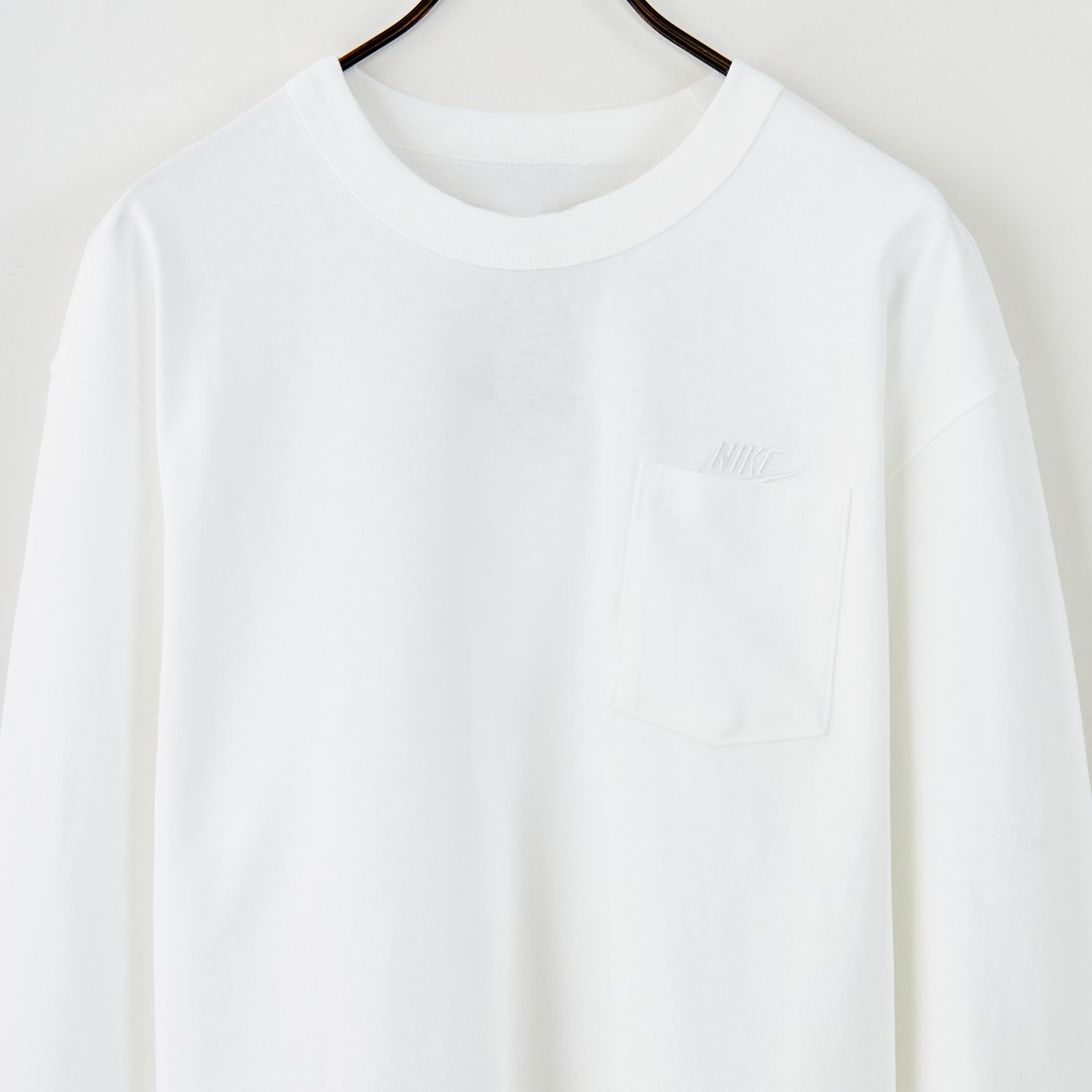 NIKE [ナイキ] プレミアムエッセンシャル ロングスリーブポケットTシャツ [DR7930] 101 WHITE