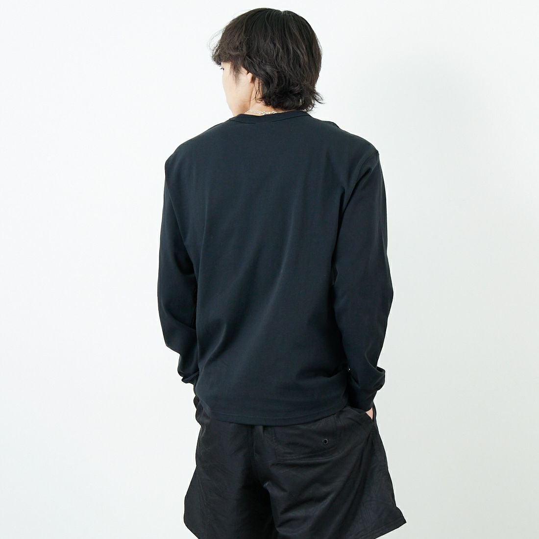NIKE [ナイキ] プレミアムエッセンシャル ロングスリーブポケットTシャツ [DR7930]011 BLACK &&モデル身長：179cm 着用サイズ：M&&