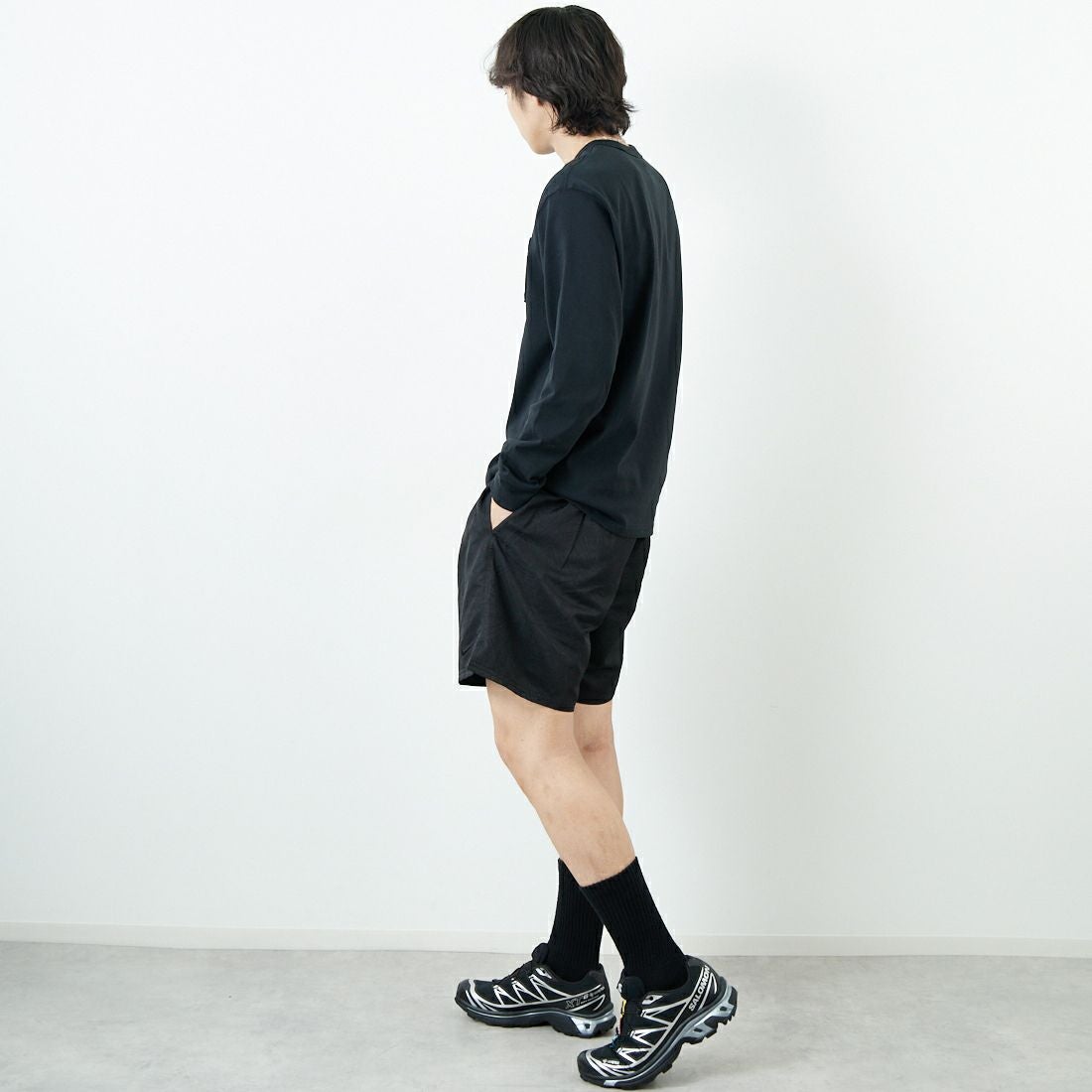NIKE [ナイキ] プレミアムエッセンシャル ロングスリーブポケットTシャツ [DR7930]011 BLACK &&モデル身長：179cm 着用サイズ：M&&