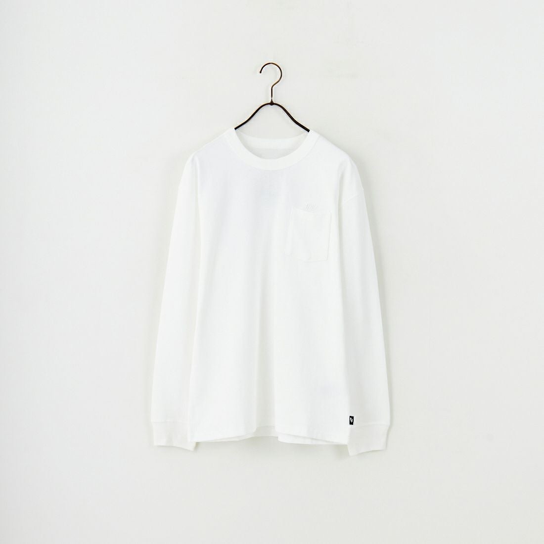 NIKE [ナイキ] プレミアムエッセンシャル ロングスリーブポケットTシャツ [DR7930] 101 WHITE