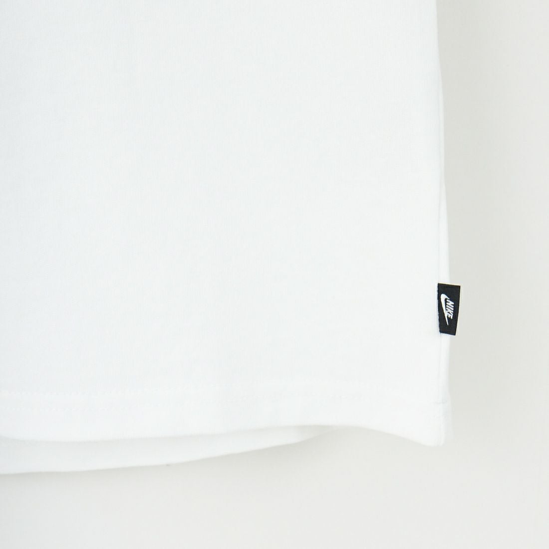 NIKE [ナイキ] プレミアムエッセンシャル ロングスリーブポケットTシャツ [DR7930] 101 WHITE