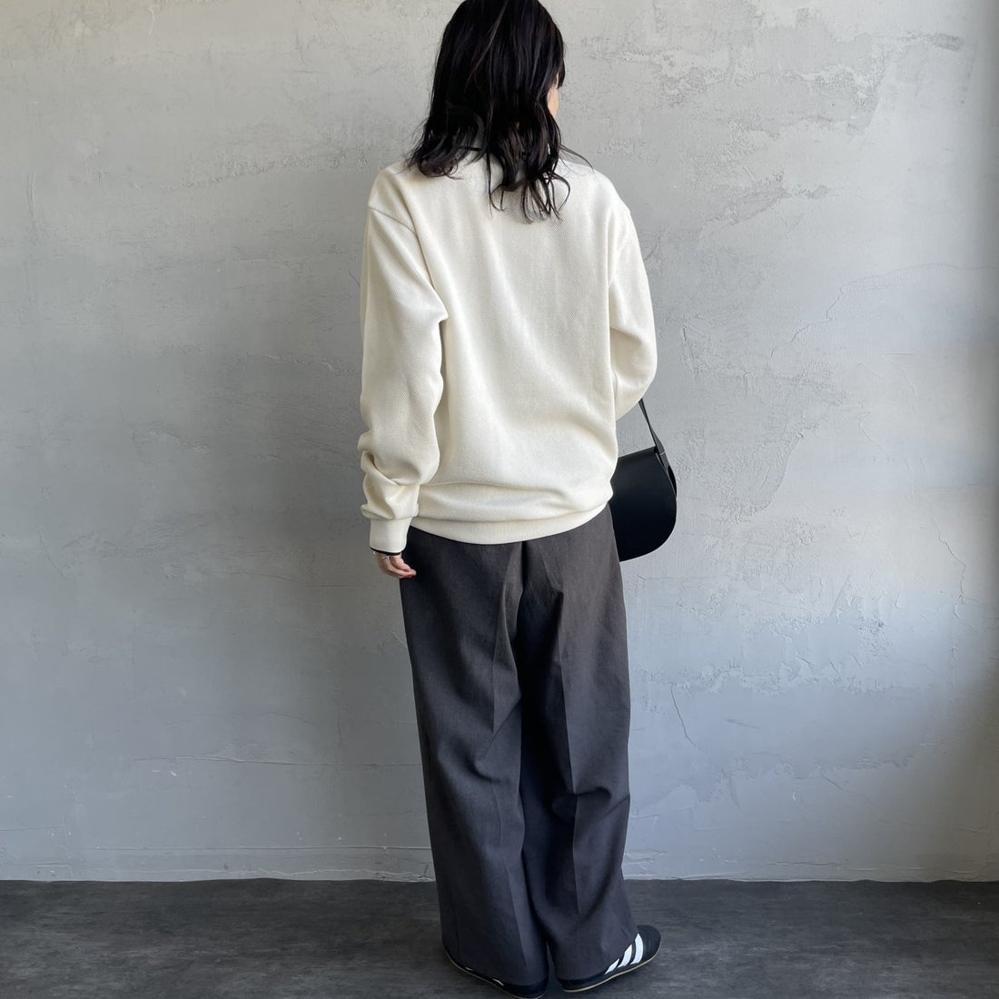 FRED PERRY [フレッドペリー] 別注 ワンポイントロゴ刺繍 ロングスリーブポロシャツ [FPM-25A-027JF] ECRU/NAVY &&モデル身長：160cm 着用サイズ：S&&