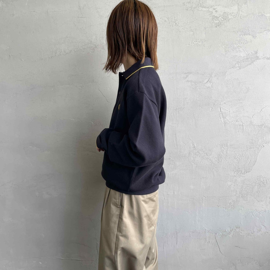 FRED PERRY [フレッドペリー] 別注 ワンポイントロゴ刺繍 ロングスリーブポロシャツ [FPM-25A-027JF] NVY/HONEYC &&モデル身長：158cm 着用サイズ：S&&