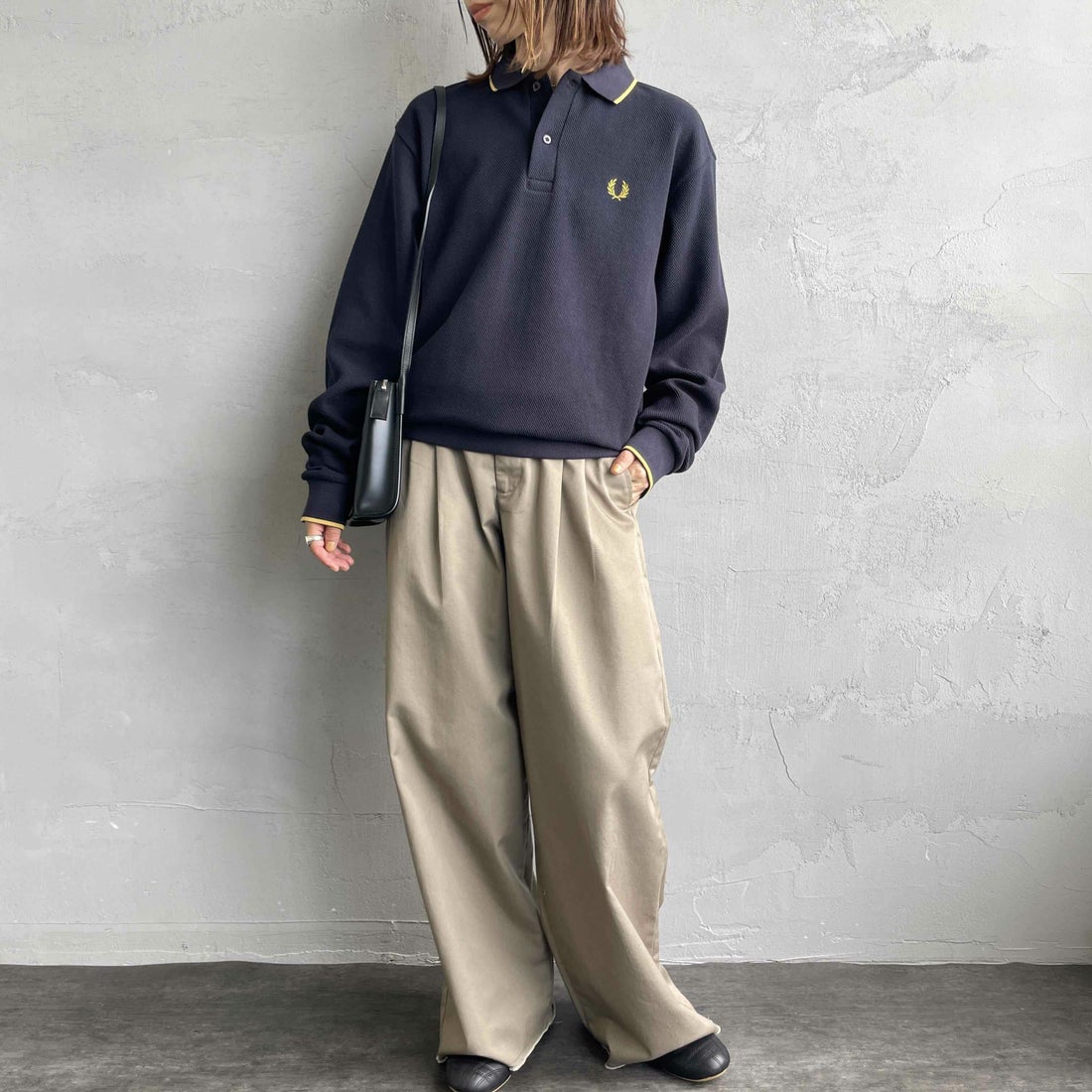 FRED PERRY [フレッドペリー] 別注 ワンポイントロゴ刺繍 ロングスリーブポロシャツ [FPM-25A-027JF] NVY/HONEYC &&モデル身長：158cm 着用サイズ：S&&