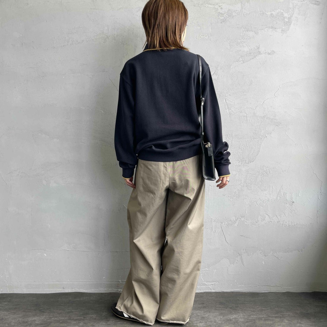 FRED PERRY [フレッドペリー] 別注 ワンポイントロゴ刺繍 ロングスリーブポロシャツ [FPM-25A-027JF] NVY/HONEYC &&モデル身長：158cm 着用サイズ：S&&