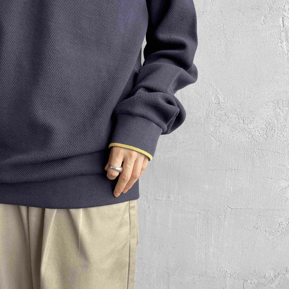 FRED PERRY [フレッドペリー] 別注 ワンポイントロゴ刺繍 ロングスリーブポロシャツ [FPM-25A-027JF] NVY/HONEYC &&モデル身長：158cm 着用サイズ：S&&