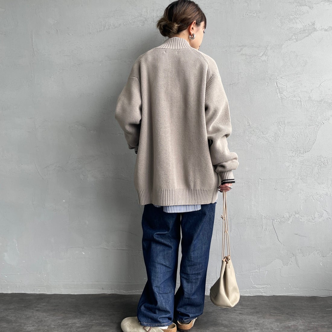 FRED PERRY [フレッドペリー] 別注 ドライバーズニット [FPM-25A-028JF] WARM OAT/B &&モデル身長：150cm 着用サイズ：S&&