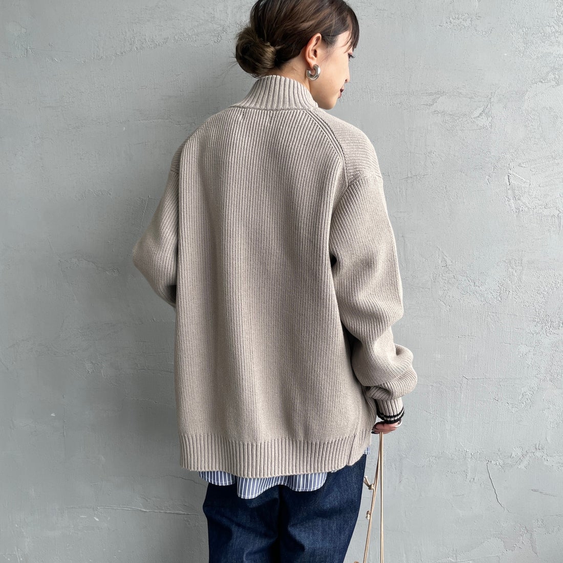 FRED PERRY [フレッドペリー] 別注 ドライバーズニット [FPM-25A-028JF] WARM OAT/B &&モデル身長：150cm 着用サイズ：S&&