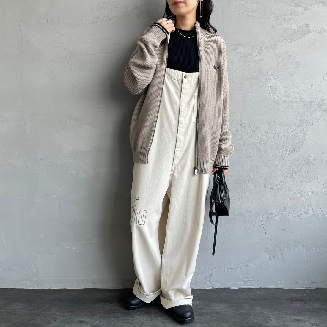 FRED PERRY [フレッドペリー] 別注 ドライバーズニット [FPM-25A-028JF] WARM OAT/B &&モデル身長：160cm 着用サイズ：S&&