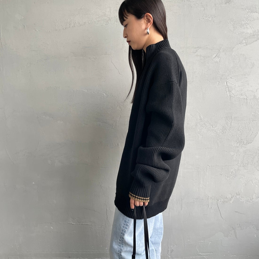 FRED PERRY [フレッドペリー] 別注 ドライバーズニット [FPM-25A-028JF] BLK/SHADED &&モデル身長：150cm 着用サイズ：S&&