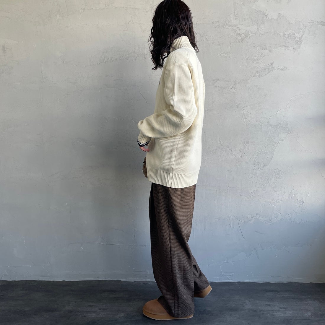 FRED PERRY [フレッドペリー] 別注 ドライバーズニット [FPM-25A-028JF] ECRU/NAVY &&モデル身長：160cm 着用サイズ：S&&