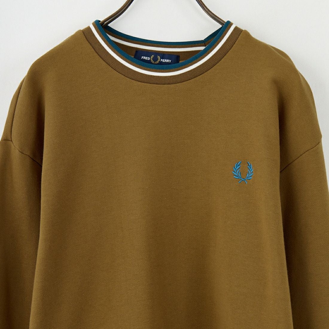 FRED PERRY [フレッドペリー] 別注 ツインティップライン ワンポイントロゴ刺繍クルーネックスウェット [FPM-25A-025JF] SHADED STO