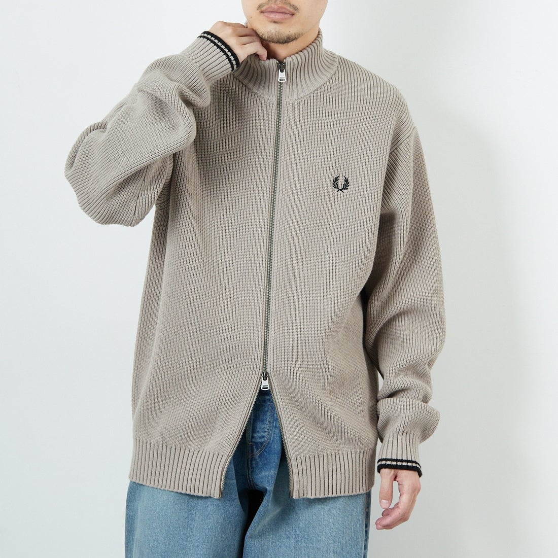FRED PERRY [フレッドペリー] 別注 ドライバーズニット [FPM-25A-028JF] WARM OAT/B &&モデル身長：167cm 着用サイズ：L&&