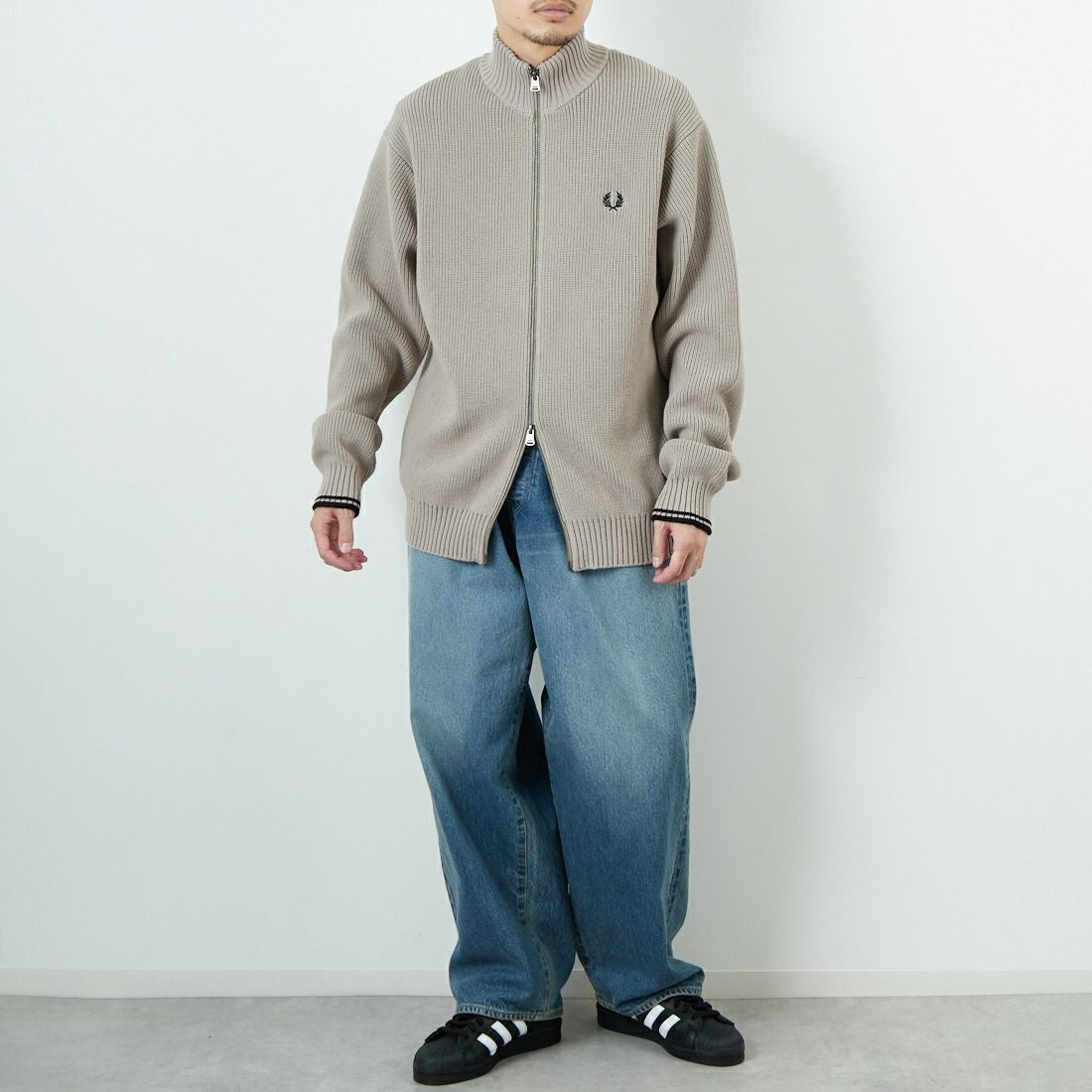 FRED PERRY [フレッドペリー] 別注 ドライバーズニット [FPM-25A-028JF] WARM OAT/B &&モデル身長：167cm 着用サイズ：L&&