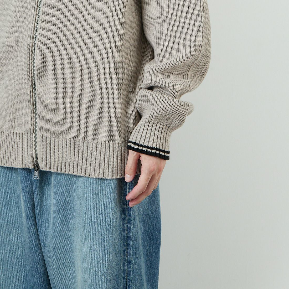 FRED PERRY [フレッドペリー] 別注 ドライバーズニット [FPM-25A-028JF] WARM OAT/B &&モデル身長：167cm 着用サイズ：L&&