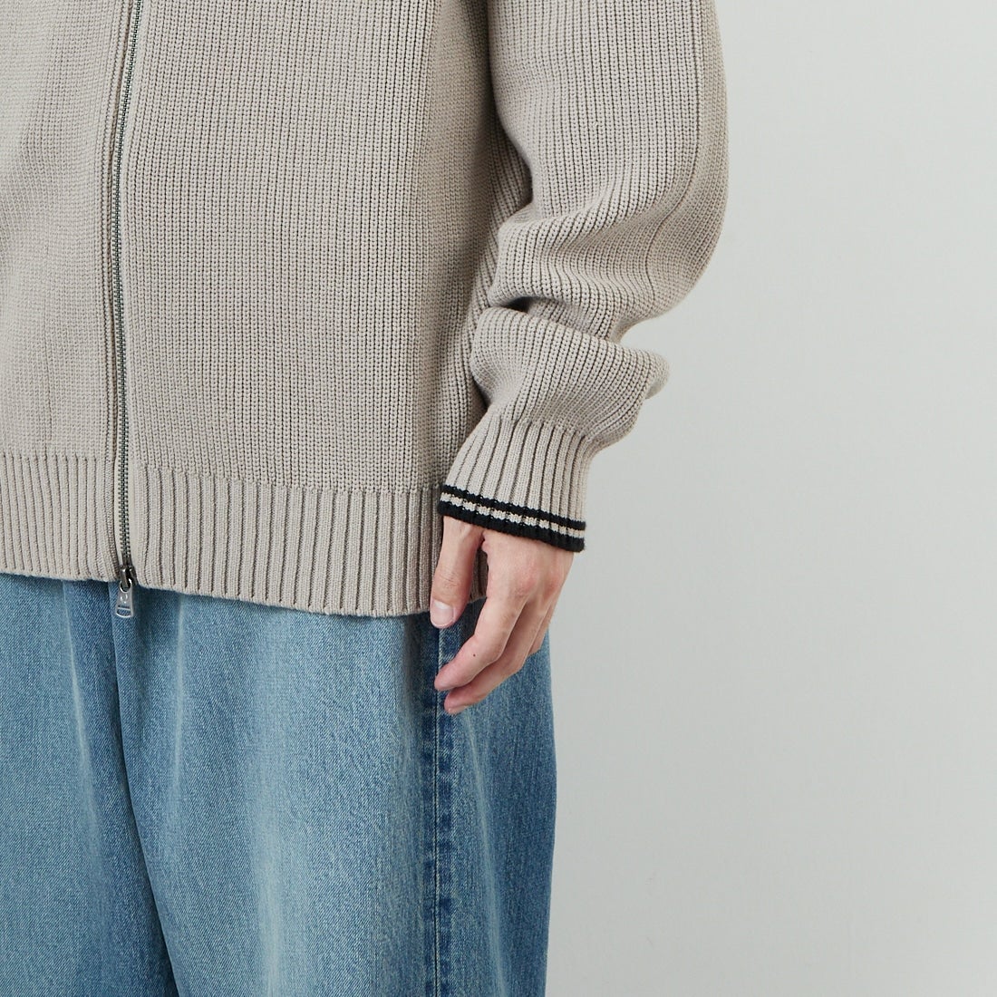 FRED PERRY [フレッドペリー] 別注 ドライバーズニット [FPM-25A-028JF] WARM OAT/B &&モデル身長：167cm 着用サイズ：L&&