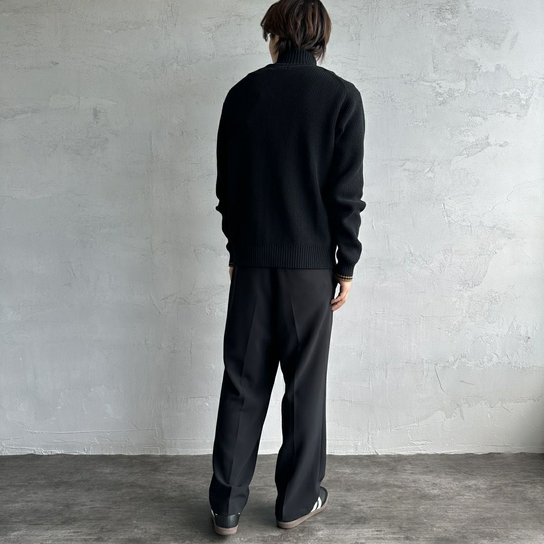 FRED PERRY [フレッドペリー] 別注 ドライバーズニット [FPM-25A-028JF] BLK/SHADED &&モデル身長：179cm 着用サイズ：M&&