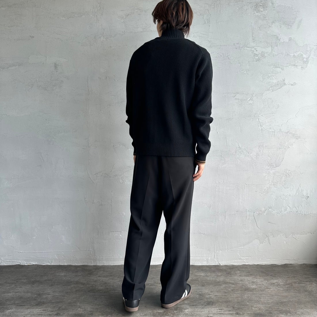 FRED PERRY [フレッドペリー] 別注 ドライバーズニット [FPM-25A-028JF] BLK/SHADED &&モデル身長：179cm 着用サイズ：M&&