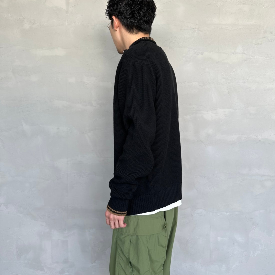 FRED PERRY [フレッドペリー] 別注 ドライバーズニット [FPM-25A-028JF] BLK/SHADED &&モデル身長：167cm 着用サイズ：M&&