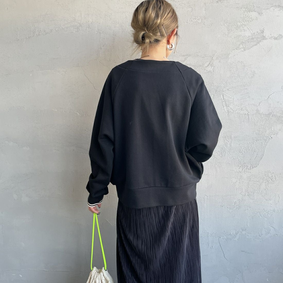 FRED PERRY [フレッドペリー] Vネックジップスルーカーディガン [G1151] 102 BLACK &&モデル身長：150cm 着用サイズ：10&&